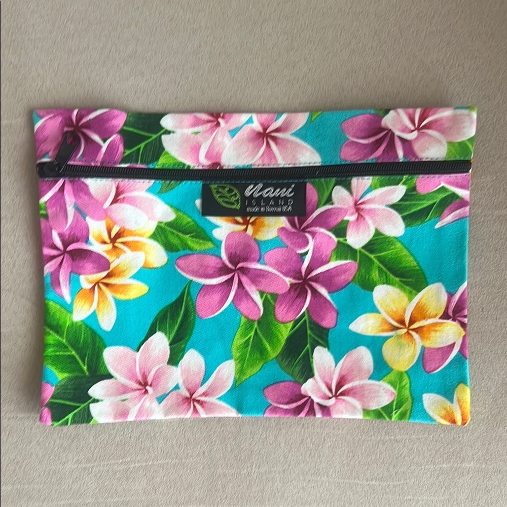 NWOT Nani Island Floral Pouch 🌺